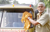 Senior auto driver Monthu Lobo bags Sarathi No. 1 Award